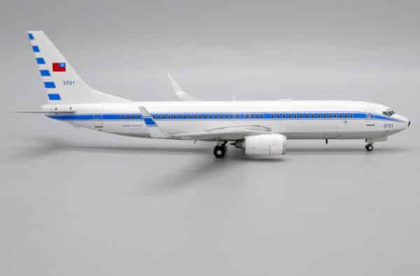 JC Wings 1:200 Republic of China (Taiwan) Air Force (ROCAF) Boeing B737-800w VIP 3701 (LH2243) - Image 2