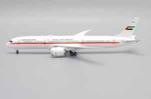 JC Wings 1:400 Abu Dhabi Amiri Flight Boeing B787-9 Dreamliner BBJ "Flaps Up" A6-PFE (LH4244)
