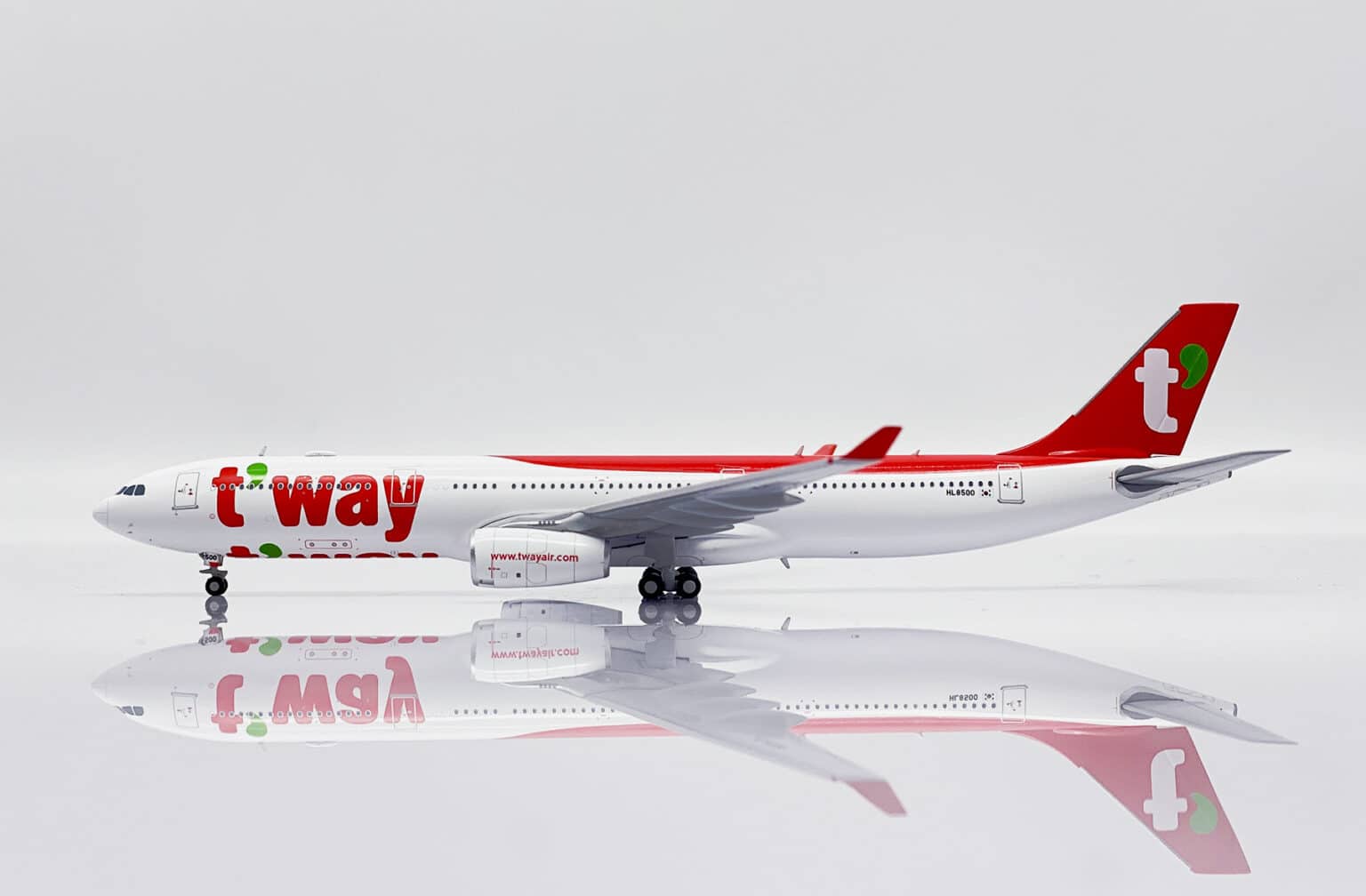 JC Wings 1400 T'Way Air Airbus A330300 HL8500 (LH4285) Collectable