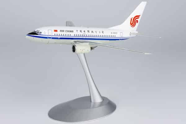 NG Models 1:200 Air China Boeing B737-600 B-5037 (NG06003) - Image 5