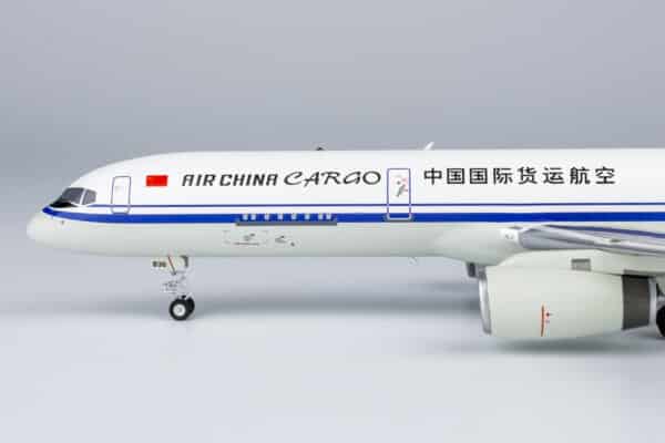 NG Models 1:200 Air China Cargo Boeing B757-200(PCF) B-2836 (NG42011) - Image 3