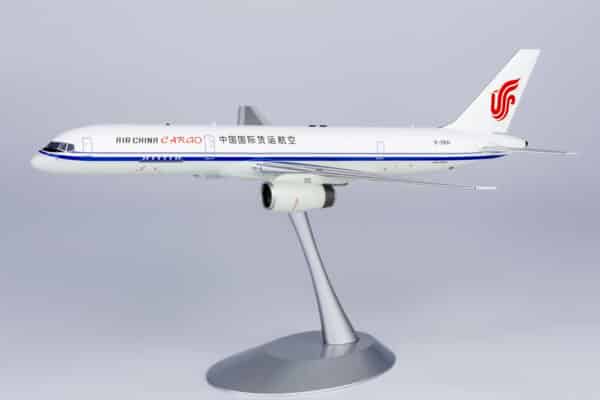 NG Models 1:200 Air China Cargo Boeing B757-200(PCF) B-2841 (NG42012) - Image 5