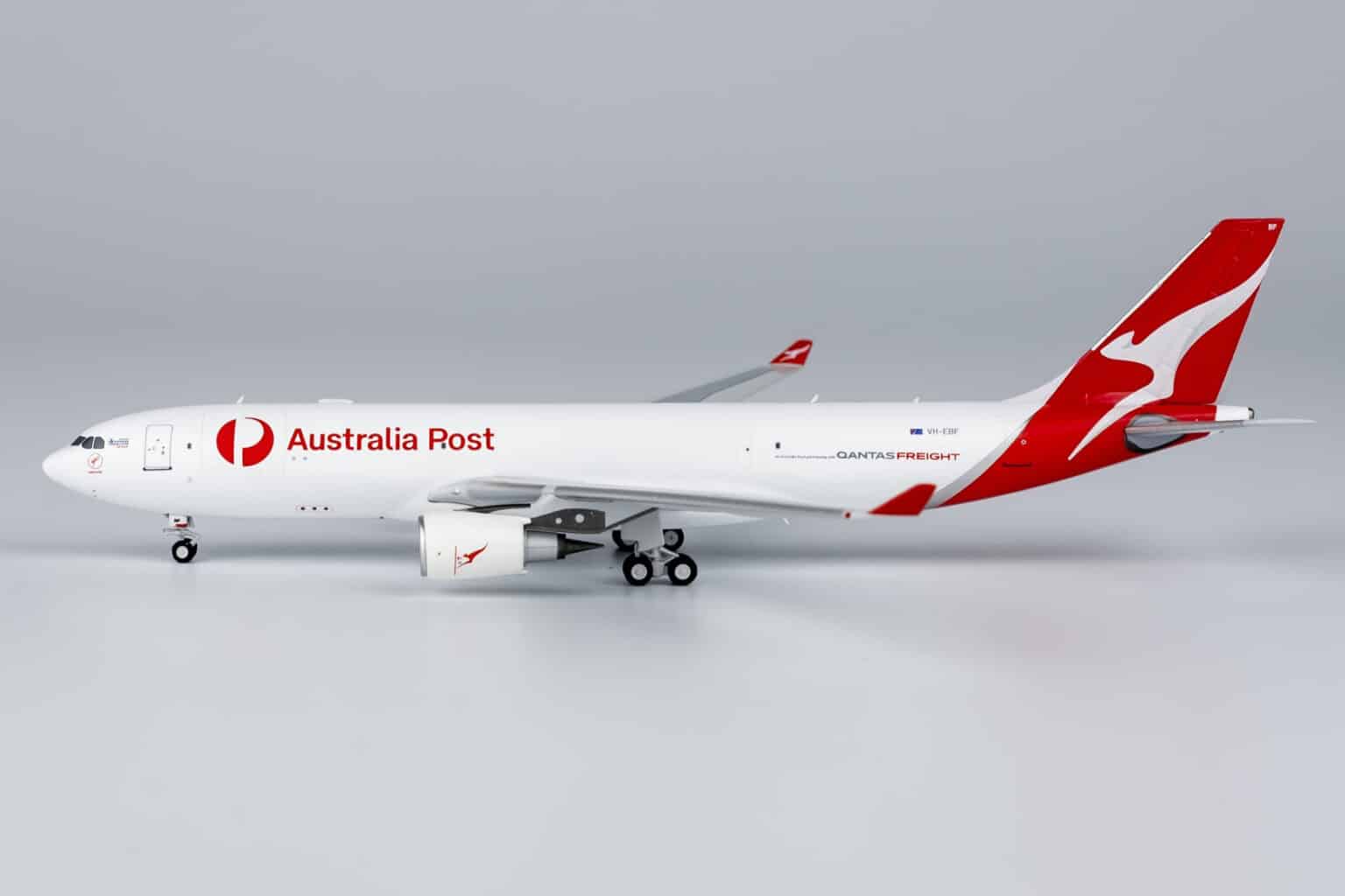 NG Models 1:400 Qantas Freight (Express Freighters) Airbus A330-200(P2F ...