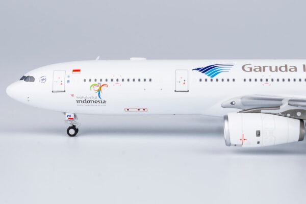 NG Models 1:400 Garuda Indonesia Airbus A330-300 "Wonderful Indonesia" PK-GPU (NG62058) - Image 3