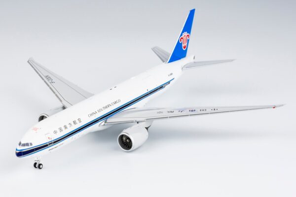 NG Models 1:400 China Southern Airlines Cargo Boeing B777-F B-20EN (NG72019) - Image 4