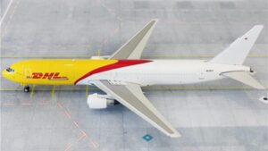 Phoenix Models 1:400 ABX Air (DHL) Boeing B767-300(ER)F N220CY (PH04398)