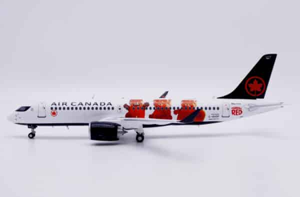 JC Wings 1:200 Air Canada Airbus A220-300 "Turning Red" C-GVDP (SA2011)