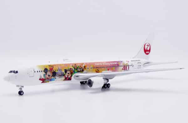 JC Wings 1:200 JAL Japan Airlines Boeing B767-300(ER) "Disney Dream-Go-Round" JA614J (SA2050) - Image 3