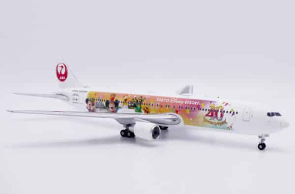 JC Wings 1:200 JAL Japan Airlines Boeing B767-300(ER) "Disney Dream-Go-Round" JA614J (SA2050) - Image 4