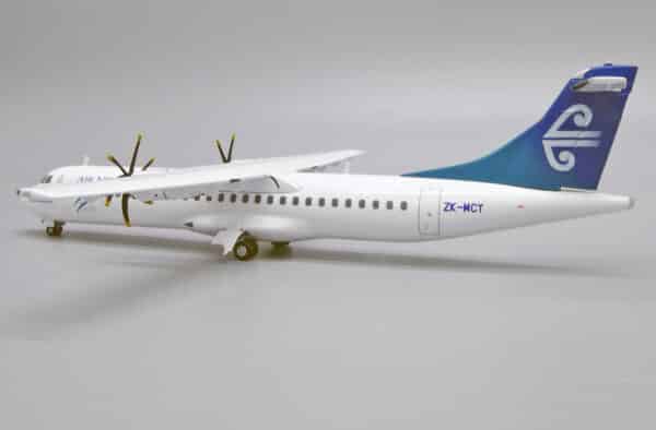 JC Wings 1:200 Air New Zealand Link (Mount Cook Airline) ATR-72-500 "Pacific Wave" ZK-MCY (XX20071) - Image 11