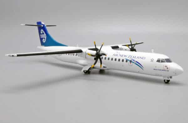 JC Wings 1:200 Air New Zealand Link (Mount Cook Airline) ATR-72-500 "Pacific Wave" ZK-MCY (XX20071) - Image 12