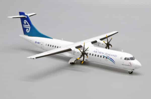 JC Wings 1:200 Air New Zealand Link (Mount Cook Airline) ATR-72-500 "Pacific Wave" ZK-MCY (XX20071) - Image 5