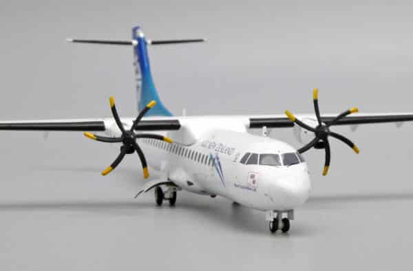 JC Wings 1:200 Air New Zealand Link (Mount Cook Airline) ATR-72-500 "Pacific Wave" ZK-MCY (XX20071) - Image 9