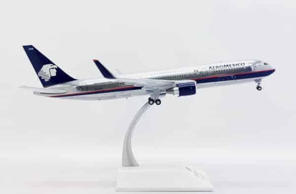 JC Wings 1:200 Aeromexico Boeing B767-300(ER)w XA-APB (XX20149) - Image 5