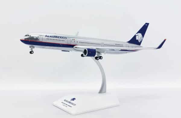 JC Wings 1:200 Aeromexico Boeing B767-300(ER)w XA-APB (XX20149) - Image 7