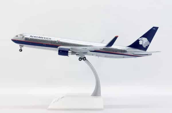 JC Wings 1:200 Aeromexico Boeing B767-300(ER)w XA-APB (XX20149) - Image 8