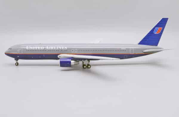 JC Wings 1:200 United Airlines Boeing B767-300(ER) 'Battleship' N666UA (XX20159)