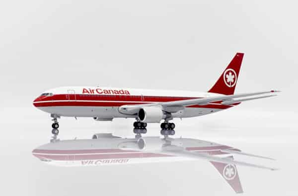 JC Wings 1:200 Air Canada Boeing B767-200(ER) C-GDSS (XX20194) - Image 3