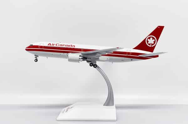 JC Wings 1:200 Air Canada Boeing B767-200(ER) C-GDSS (XX20194) - Image 10
