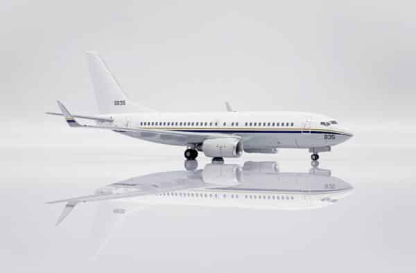 JC Wings 1:200 United States Navy (USN) Boeing C-40A Clipper (B737-700) "Flaps Up" 165835 (XX20278) - Image 4