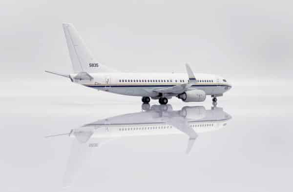 JC Wings 1:200 United States Navy (USN) Boeing C-40A Clipper (B737-700) "Flaps Up" 165835 (XX20278) - Image 6