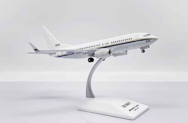 JC Wings 1:200 United States Navy (USN) Boeing C-40A Clipper (B737-700) "Flaps Up" 165835 (XX20278) - Image 8