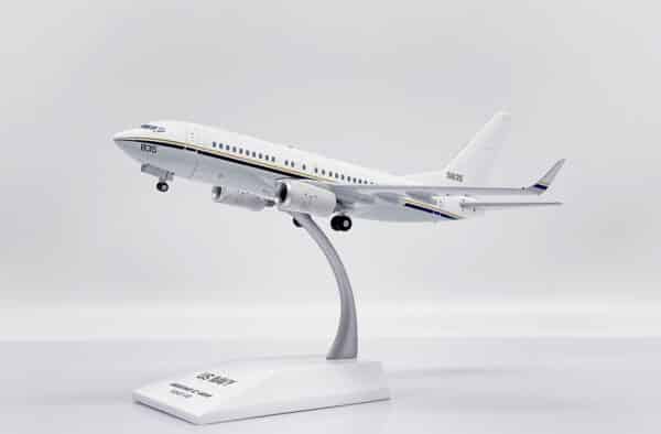 JC Wings 1:200 United States Navy (USN) Boeing C-40A Clipper (B737-700) "Flaps Up" 165835 (XX20278) - Image 9