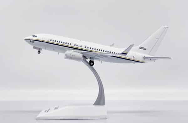 JC Wings 1:200 United States Navy (USN) Boeing C-40A Clipper (B737-700) "Flaps Up" 165835 (XX20278) - Image 10