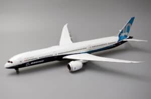 JC Wings 1:200 Boeing Aircraft Company Boeing B787-10 Dreamliner "House Colours" N528ZC (XX2150)
