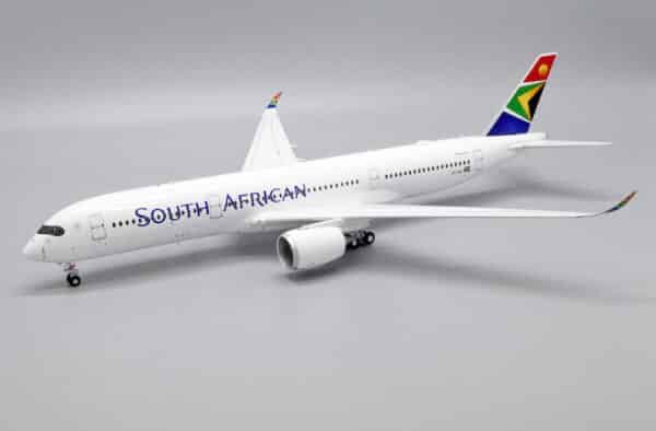 JC Wings 1:200 South African Airways Airbus A350-900 XWB "Flaps Down" ZS-SDF (XX2429A)