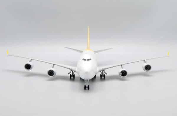 JC Wings 1:200 Air Hong Kong (DHL) Boeing B747-400(BCF) B-HOU (XX2714) - Image 11