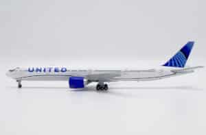 JC Wings 1:400 United Airlines Boeing B777-300(ER) "Sydney WorldPride - Flaps Up" N2749U (XX40183)