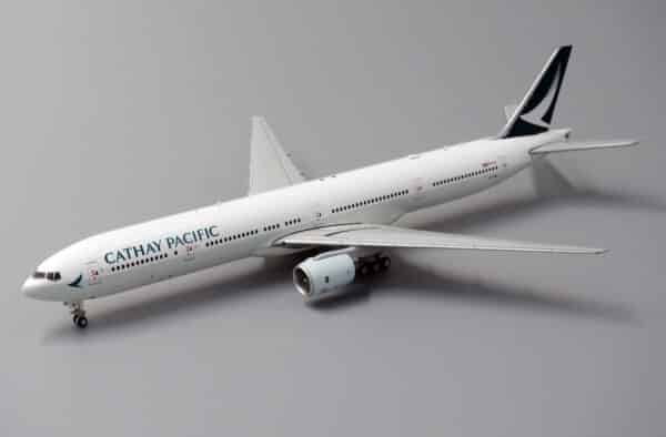 JC Wings 1:400 Cathay Pacific Boeing B777-300 B-HNI (XX4092) - Image 2