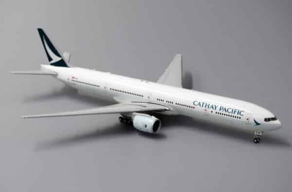 JC Wings 1:400 Cathay Pacific Boeing B777-300 B-HNI (XX4092) - Image 3