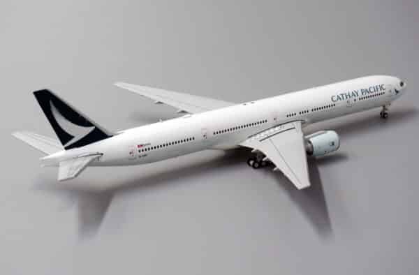 JC Wings 1:400 Cathay Pacific Boeing B777-300 B-HNI (XX4092) - Image 4