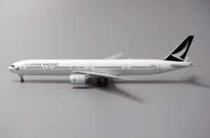 JC Wings 1:400 Cathay Pacific Boeing B777-300 B-HNI (XX4092)