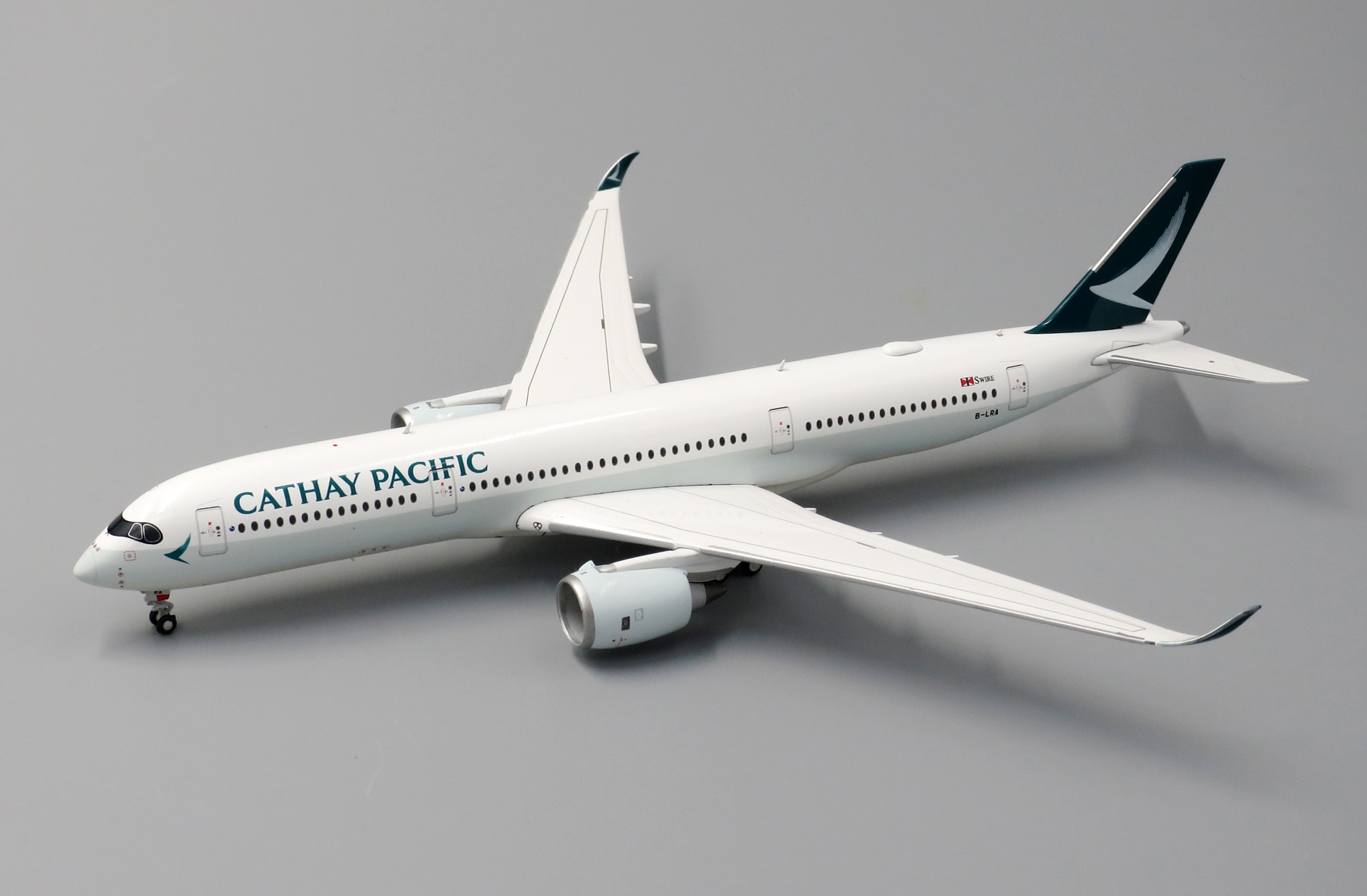 JC Wings 1:400 Cathay Pacific Airbus A350-900 XWB "Flaps Up" B-LRA (XX4705) - Image 5