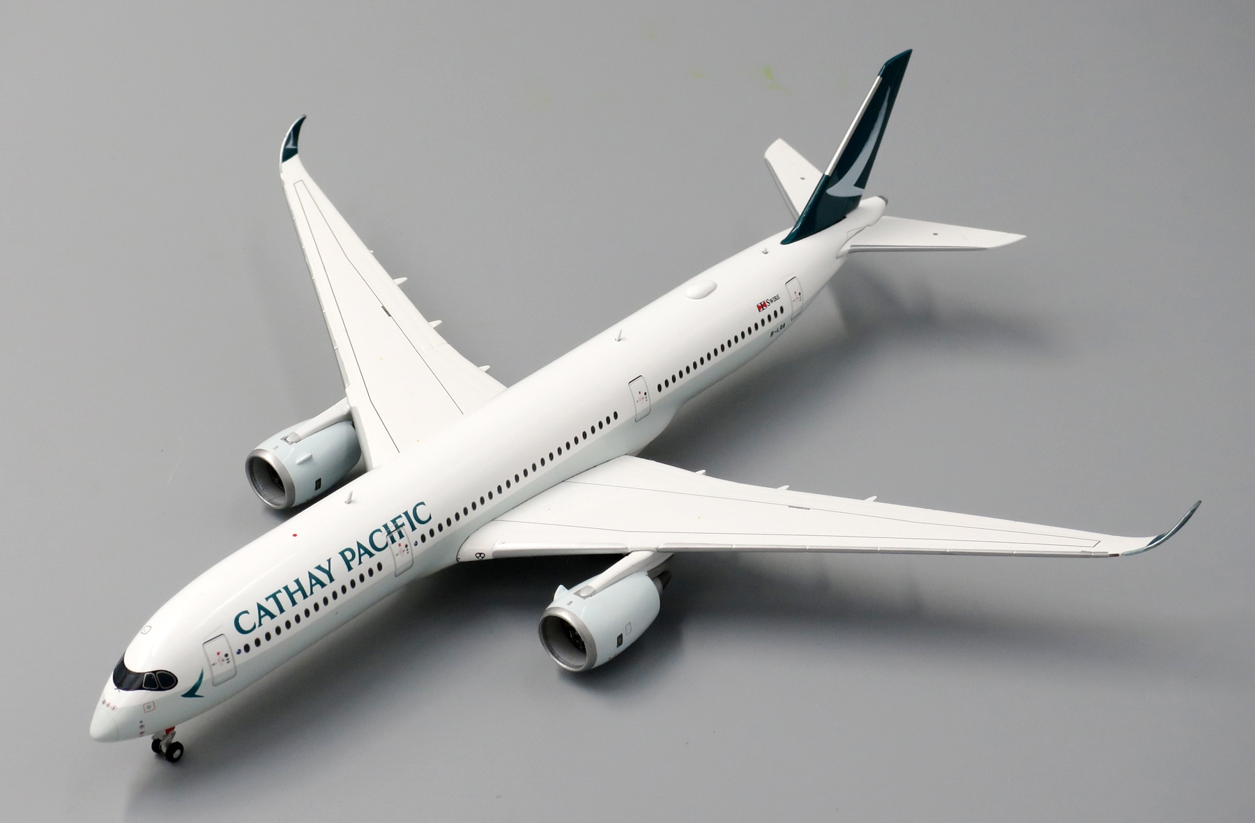 JC Wings 1:400 Cathay Pacific Airbus A350-900 XWB "Flaps Up" B-LRA (XX4705) - Image 10