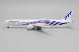 JC Wings 1:400 Boeing Aircraft Company Boeing B777-300(ER) "World Tour - Flaps Down" N5017V (XX4973A)