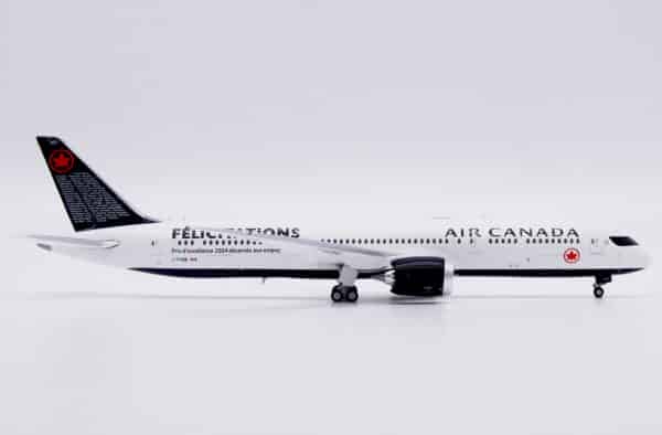 JC Wings 1:400 Air Canada Boeing B787-9 Dreamliner "Congratulations - Flaps Up" C-FVNB (XX40239) - Image 2