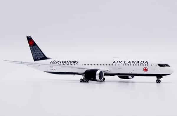 JC Wings 1:400 Air Canada Boeing B787-9 Dreamliner "Congratulations - Flaps Up" C-FVNB (XX40239) - Image 4