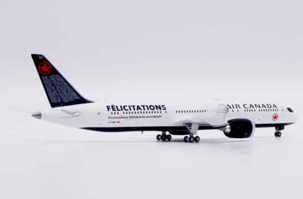 JC Wings 1:400 Air Canada Boeing B787-9 Dreamliner "Congratulations - Flaps Up" C-FVNB (XX40239) - Image 6
