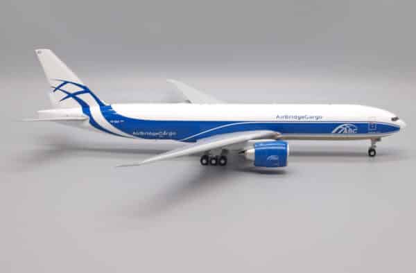 JC Wings Interactive Series 1:200 AirBridgeCargo Boeing B777-F VQ-BAO (XX20054C) - Image 2