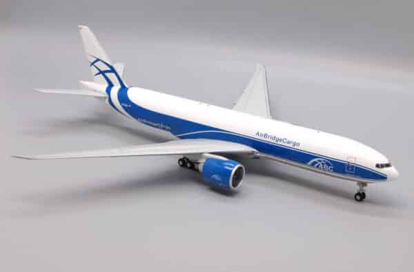 JC Wings Interactive Series 1:200 AirBridgeCargo Boeing B777-F VQ-BAO (XX20054C) - Image 4