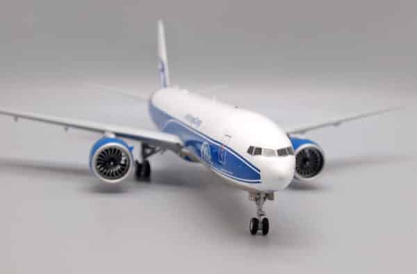 JC Wings Interactive Series 1:200 AirBridgeCargo Boeing B777-F VQ-BAO (XX20054C) - Image 8