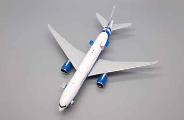 JC Wings Interactive Series 1:200 AirBridgeCargo Boeing B777-F VQ-BAO (XX20054C) - Image 13