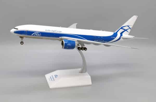 JC Wings Interactive Series 1:200 AirBridgeCargo Boeing B777-F VQ-BAO (XX20054C) - Image 3