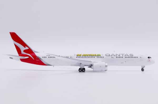 JC Wings 1:400 Qantas Airways Boeing B787-9 Dreamliner "Go Australia - Flaps Down" VH-ZNH (XX40317A) - Image 2