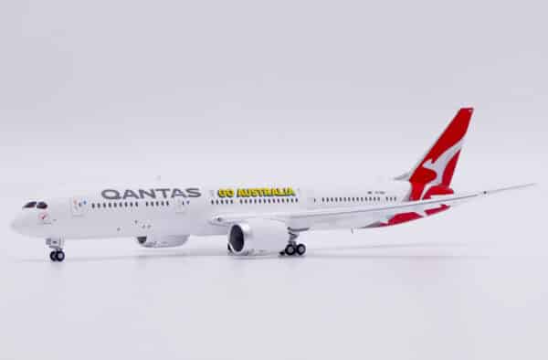 JC Wings 1:400 Qantas Airways Boeing B787-9 Dreamliner "Go Australia - Flaps Down" VH-ZNH (XX40317A) - Image 3