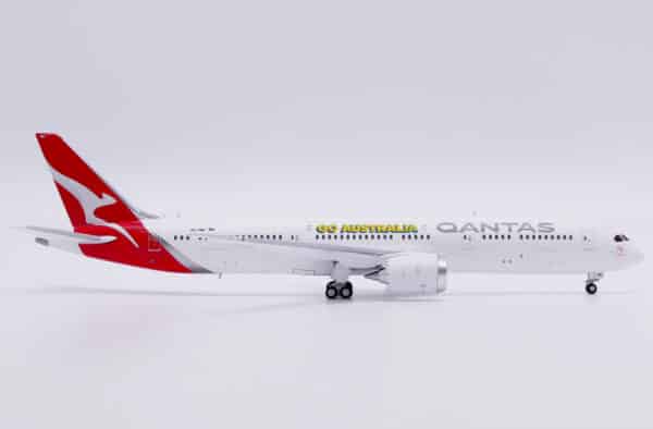 JC Wings 1:400 Qantas Airways Boeing B787-9 Dreamliner "Go Australia - Flaps Up" VH-ZNH (XX40317) - Image 2